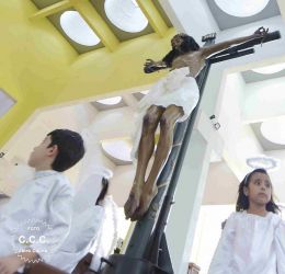 Así fue la bajada de la venerada Imágen de la Sangre de Cristo