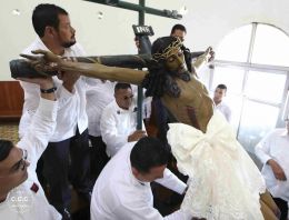 Así fue la bajada de la venerada Imágen de la Sangre de Cristo