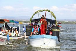 Viacrucis Acuático en las Isletas de Granada