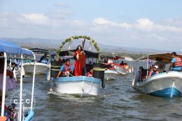 Viacrucis Acuático en las Isletas de Granada
