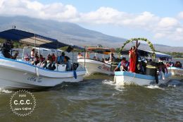 Viacrucis Acuático en las Isletas de Granada