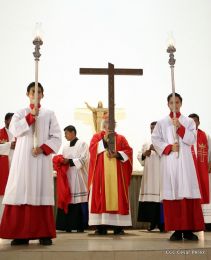 Celebran Liturgia de la Pasión y Muerte de Jesucristo