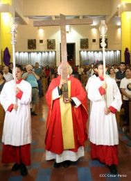 Celebran Liturgia de la Pasión y Muerte de Jesucristo