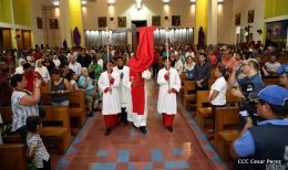Celebran Liturgia de la Pasión y Muerte de Jesucristo