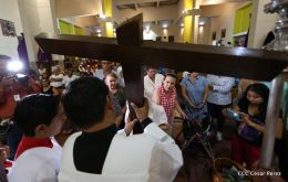 Celebran Liturgia de la Pasión y Muerte de Jesucristo