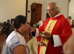 Celebran Liturgia de la Pasión y Muerte de Jesucristo