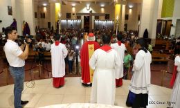 Celebran Liturgia de la Pasión y Muerte de Jesucristo