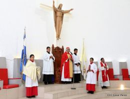 Celebran Liturgia de la Pasión y Muerte de Jesucristo