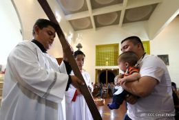 Celebran Liturgia de la Pasión y Muerte de Jesucristo