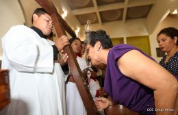 Celebran Liturgia de la Pasión y Muerte de Jesucristo