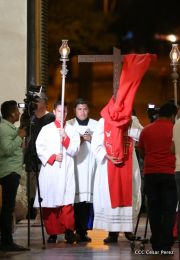 Celebran Liturgia de la Pasión y Muerte de Jesucristo