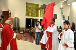Celebran Liturgia de la Pasión y Muerte de Jesucristo