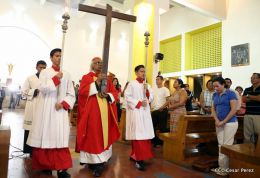 Celebran Liturgia de la Pasión y Muerte de Jesucristo