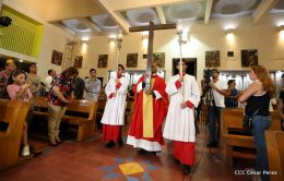 Celebran Liturgia de la Pasión y Muerte de Jesucristo