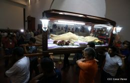 Celebran Liturgia de la Pasión y Muerte de Jesucristo