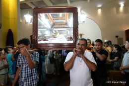 Celebran Liturgia de la Pasión y Muerte de Jesucristo