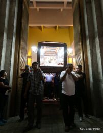 Celebran Liturgia de la Pasión y Muerte de Jesucristo