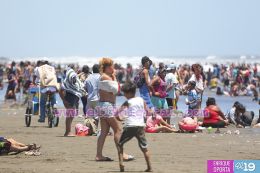 Playas y ríos  abarrotados de vacacionistas