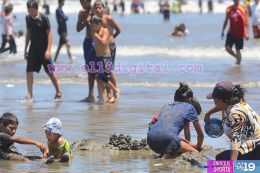Playas y ríos  abarrotados de vacacionistas