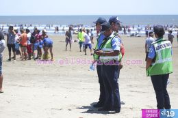 Playas y ríos  abarrotados de vacacionistas