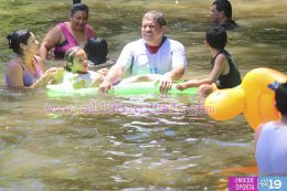 Playas y ríos  abarrotados de vacacionistas