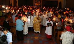 Vigilia Pascual en Catedral de Managua