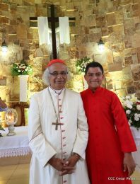 Cardenal Brenes celebra misa de Domingo de Resurrección