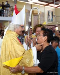 Cardenal Brenes celebra misa de Domingo de Resurrección