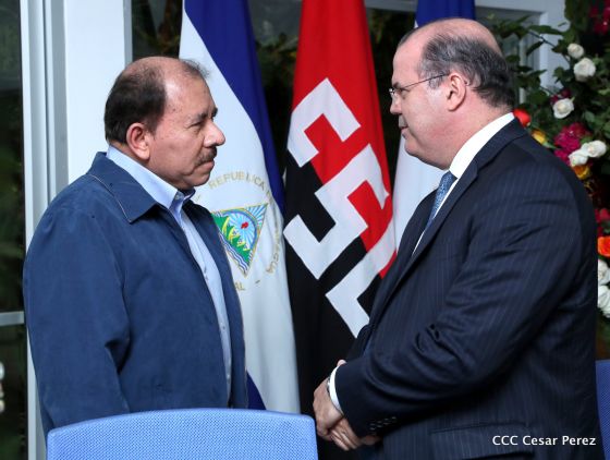 Comandante Daniel y Compañera Rosario se reúnen con Misión del FMI