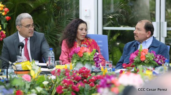 Comandante Daniel y Compañera Rosario se reúnen con Misión del FMI