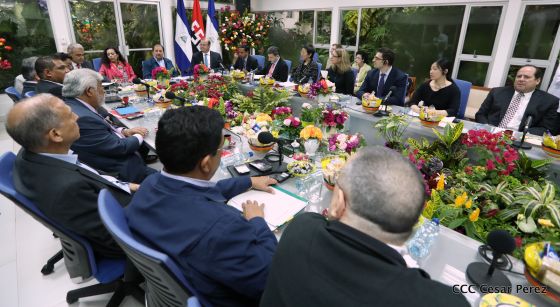 Comandante Daniel y Compañera Rosario se reúnen con Misión del FMI