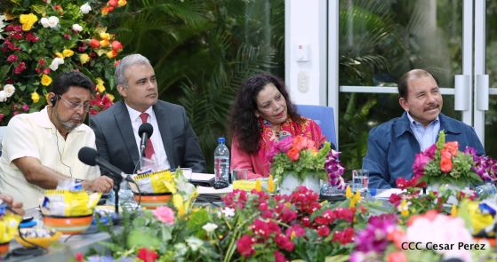 Comandante Daniel y Compañera Rosario se reúnen con Misión del FMI