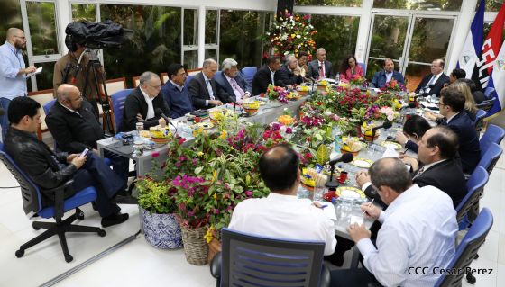 Comandante Daniel y Compañera Rosario se reúnen con Misión del FMI