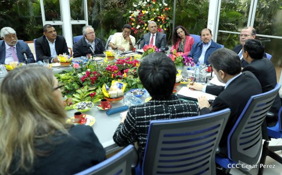 Comandante Daniel y Compañera Rosario se reúnen con Misión del FMI