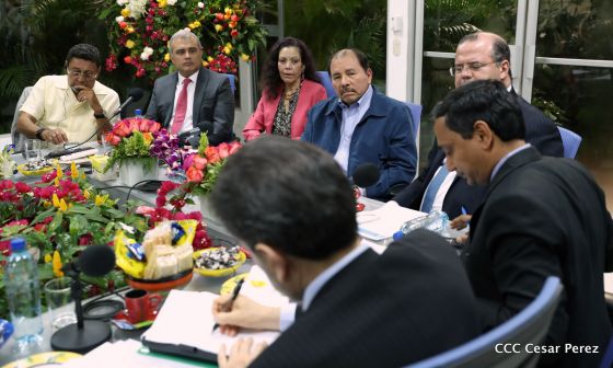 Comandante Daniel y Compañera Rosario se reúnen con Misión del FMI