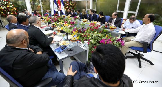 Comandante Daniel y Compañera Rosario se reúnen con Misión del FMI