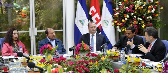 Comandante Daniel y Compañera Rosario se reúnen con Misión del FMI