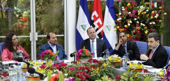 Comandante Daniel y Compañera Rosario se reúnen con Misión del FMI