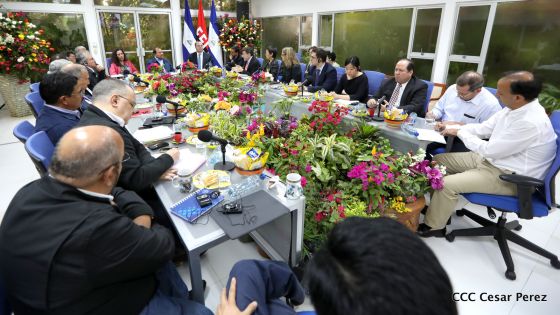 Comandante Daniel y Compañera Rosario se reúnen con Misión del FMI