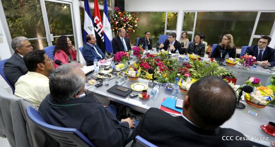 Comandante Daniel y Compañera Rosario se reúnen con Misión del FMI