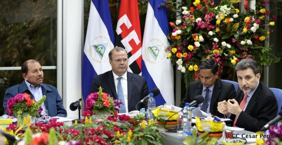 Comandante Daniel y Compañera Rosario se reúnen con Misión del FMI