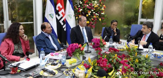 Comandante Daniel y Compañera Rosario se reúnen con Misión del FMI