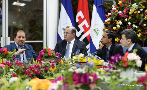 Comandante Daniel y Compañera Rosario se reúnen con Misión del FMI