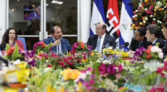 Comandante Daniel y Compañera Rosario se reúnen con Misión del FMI