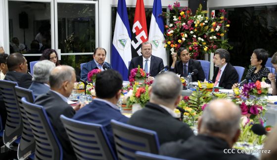 Comandante Daniel y Compañera Rosario se reúnen con Misión del FMI