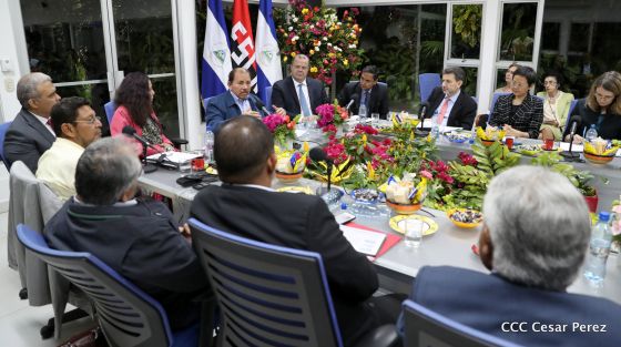 Comandante Daniel y Compañera Rosario se reúnen con Misión del FMI