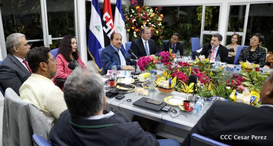 Comandante Daniel y Compañera Rosario se reúnen con Misión del FMI