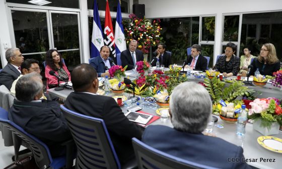 Comandante Daniel y Compañera Rosario se reúnen con Misión del FMI