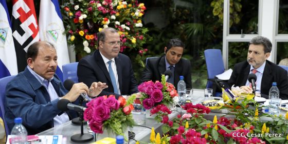 Comandante Daniel y Compañera Rosario se reúnen con Misión del FMI