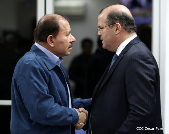 Comandante Daniel y Compañera Rosario se reúnen con Misión del FMI